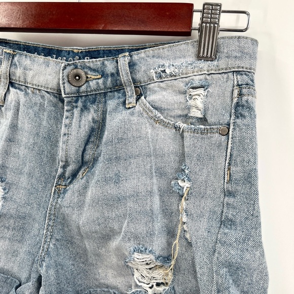 ARTICLES OF SOCIETY Distressed Denim Women Shorts Size 24 - Picture 2 of 12